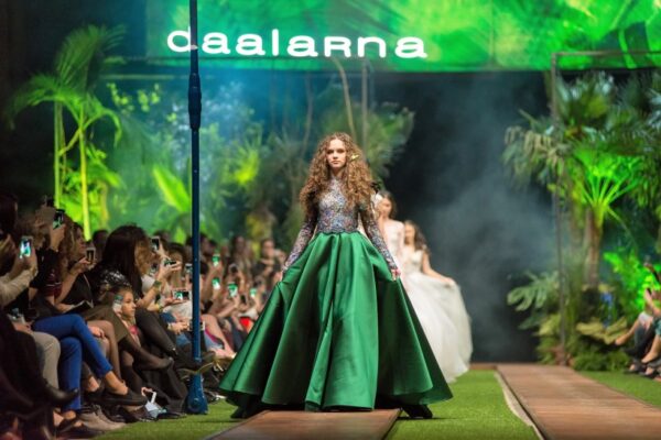 daalarna menyaszonyi kollekció színes esküvői ruha csipke